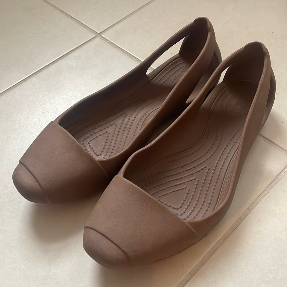 Crocs Sienna Comfort Flats (Brown)